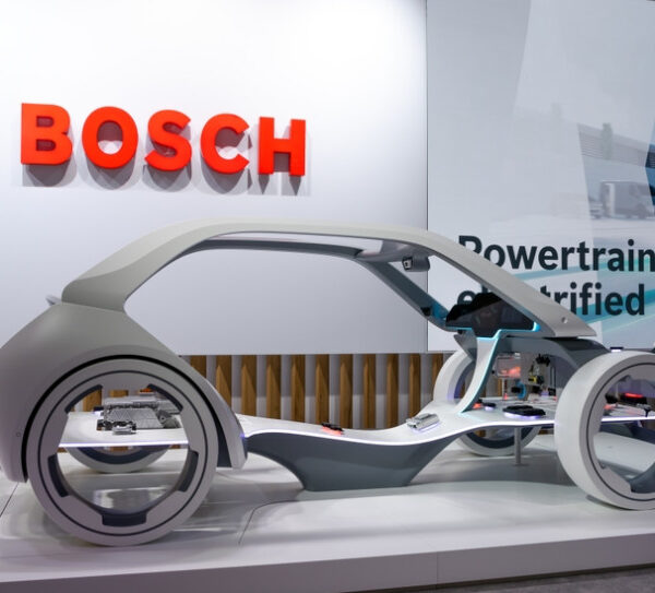 Główna 149 Niemiecka motoryzacja w kryzysie: Gigant zamyka fabrykę –…