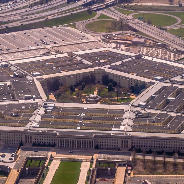 Pentagon naciska na Anthropic: czas znieść&hellip;