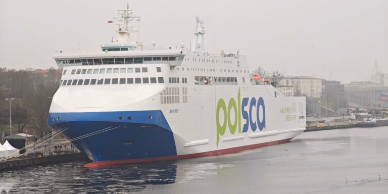 Nowe wyniki spółki: Zobacz, kto wybiera prom Polska