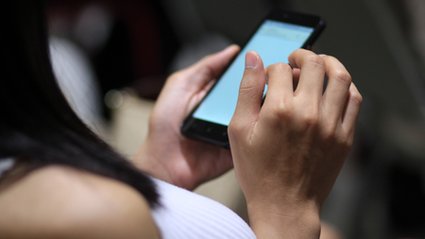 Nagie zdjęcia publikowane bez zgody? Wielka Brytania zaostrzy kary