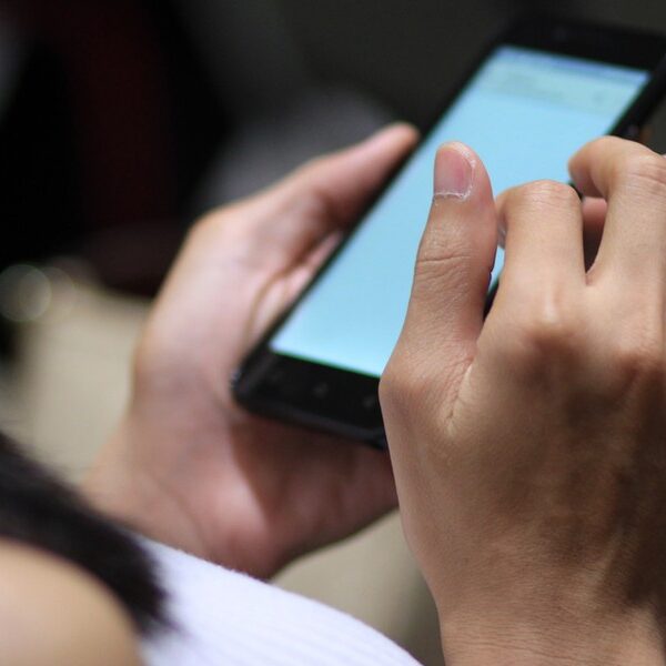 Brytania uderza w cyberprzestępc&oacute;w: surowsze kary za publikację&hellip;