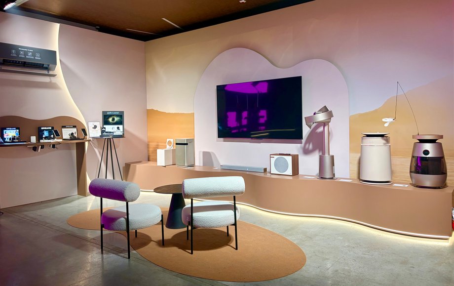 Nowy telewizor S100 na premierowej prezentacji