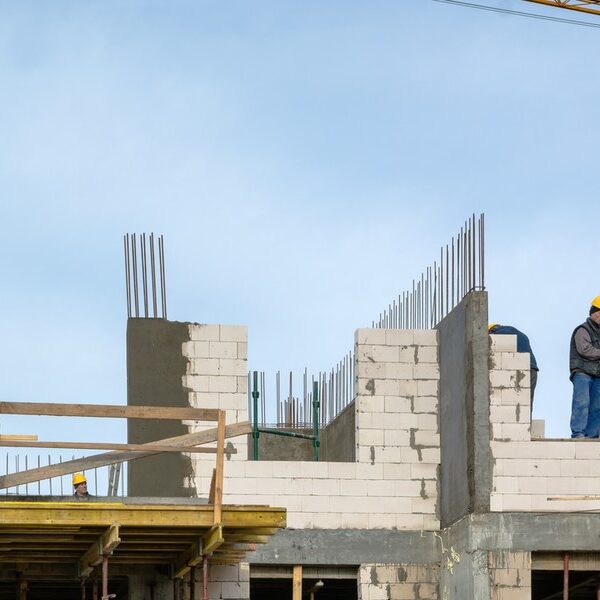 Rok pełen zmian w sektorze nieruchomości. Drożej, lecz pojawiają się…