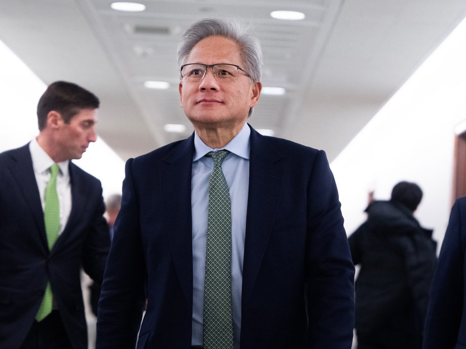 Jensen Huang. Wyjątkowo nie w sk&oacute;rzanej kurtce.