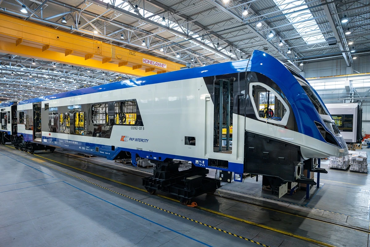 PKP Intercity przywraca legendę: zobacz, jak wyglądają pociągi po 40 latach przerwy 4