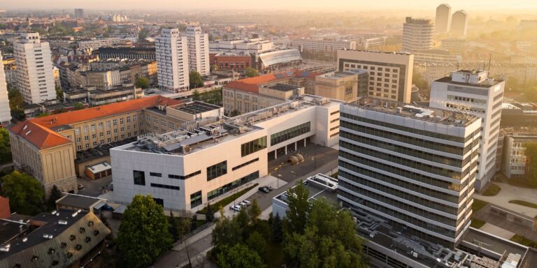 Politechnika Wrocławska walczy o stworzenie polskiej gigafabryki AI