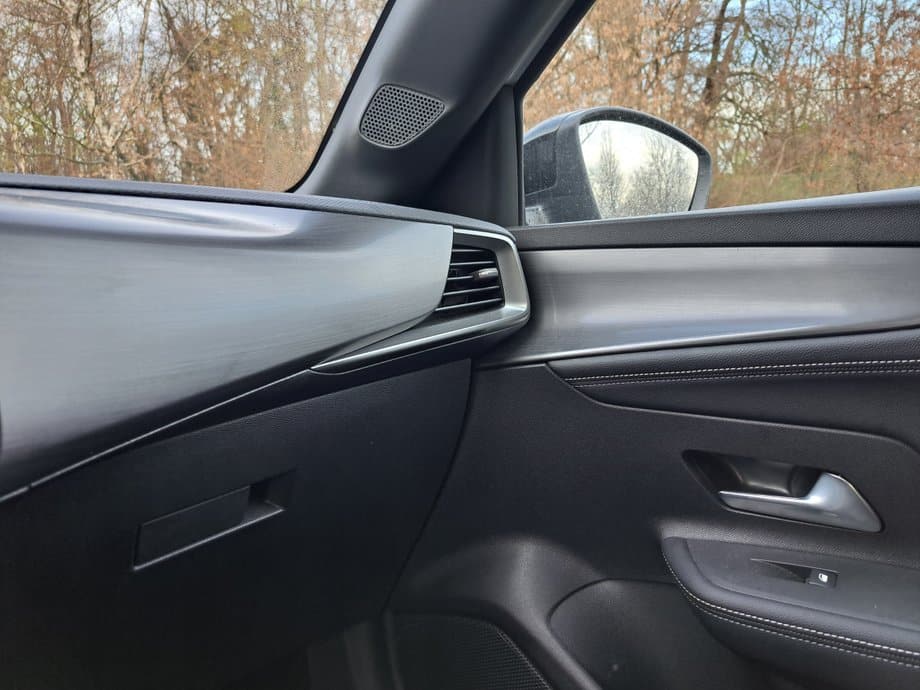 Opel Mokka GS: Miejski SUV z hybrydą – czy podbije serca kierowców? 21 Opel Mokka