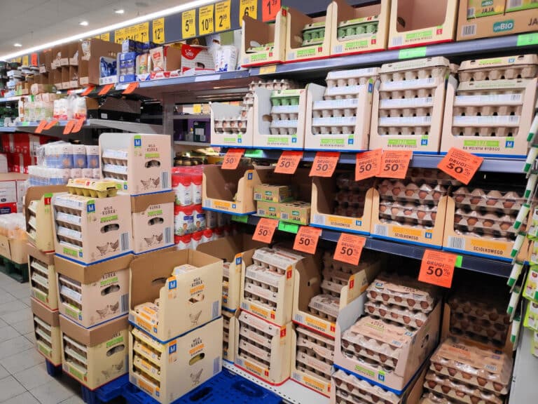 Odkryj sekrety wojen cenowych – jak dyskonty manipulują promocjami i dlaczego prawie połowa z nich to tylko zasłona dymna.