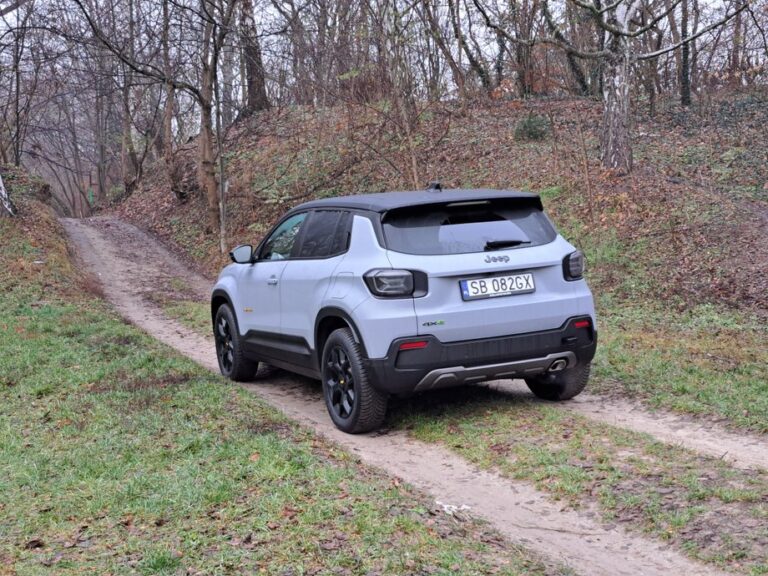 North Face i Jeep Avenger 4xe: Miejski SUV o terenowym charakterze.