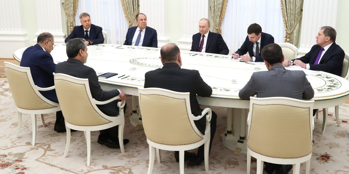 Prezydent Rosji Władimir Putin podczas rozm&oacute;w z delegacją Iranu &mdash; Moskwa, 23 czerwca 2025 r.