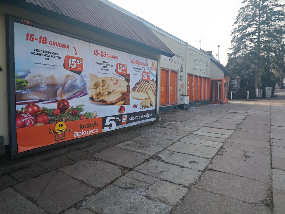 Sieć Społem kurczy się w oczach – poznaj przyczyny zanikania sklepów 4 Zamknięty sklep Społem w Szczecinie