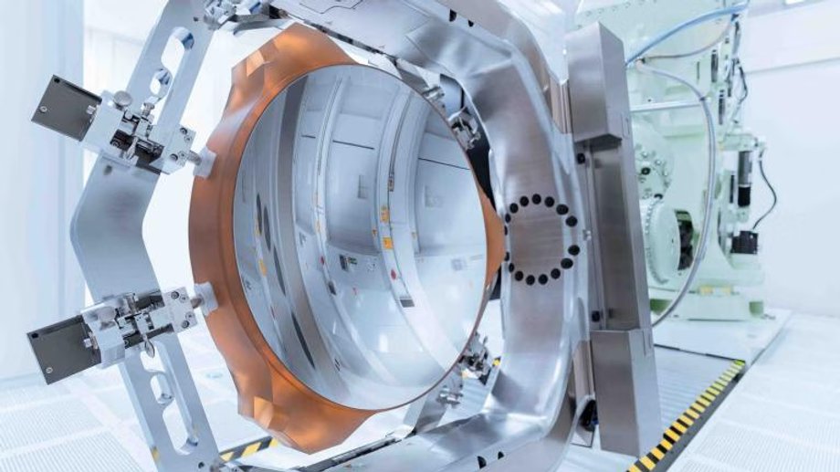 Zwierciadła wykorzystywane w maszynach ASML są produkowane w podobny spos&oacute;b, co zwierciadła do kosmicznych teleskop&oacute;w.