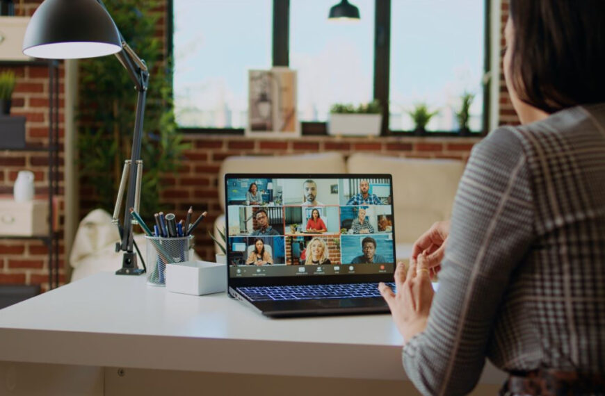 Główna 25 E-learning 2026: Odkryj 3 Przełomowe Trendy Kształtujące Edukację Online