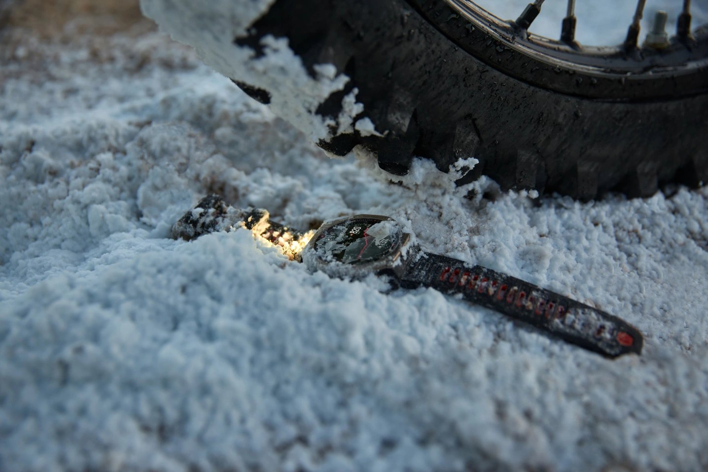 Nowy smartwatch przełamuje granice: miesiąc pracy na jednym ładowaniu! 100