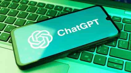 ChatGPT z reklamami? OpenAI testuje nową strategię