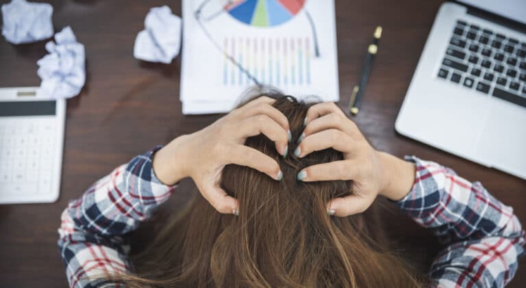 Rozpoznaj i zwalcz mobbing: Twój kompletny przewodnik