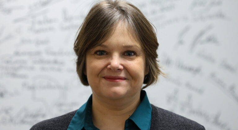 Uniwersytety otwierają drzwi dla feminatywów: nowa era języka akademickiego