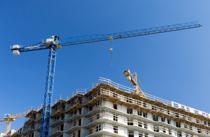 Warszawa notuje rekordowe ceny lokali. Analityk tłumaczy przyczyny podwyżek.