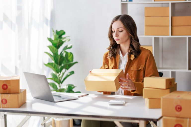 Przeanalizujmy zjawisko wardrobingu w e-commerce i jego praktyczne implikacje dla sprzedawców.