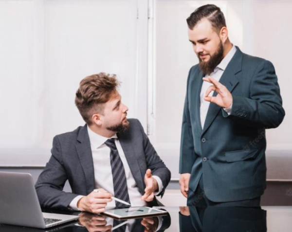 Główna 76 Osiągnij sukces w biznesowej rozmowie: odkryj kluczowe strategie