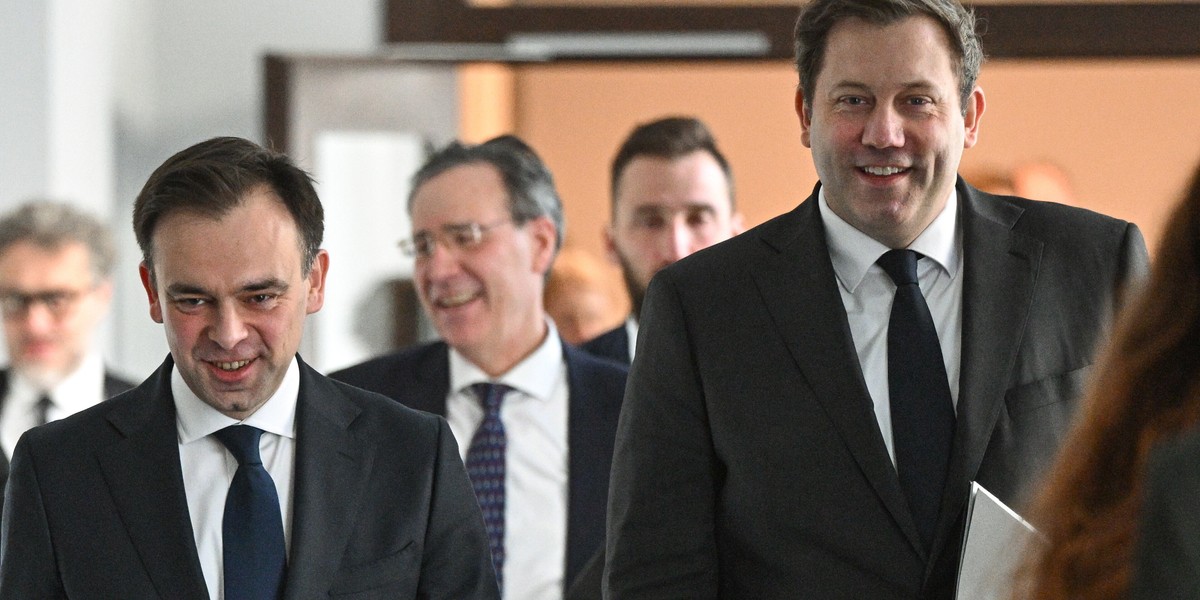 Minister finans&oacute;w i gospodarki Andrzej Domański i wicekanclerz, minister finans&oacute;w Niemiec Lars Klingbeil po spotkaniu w Ministerstwie Rozwoju i Technologii w Warszawie, luty 2026