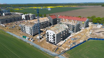 Deweloperzy zwalniają tempo. Prywatni inwestorzy przyspieszają budowy dom&oacute;w