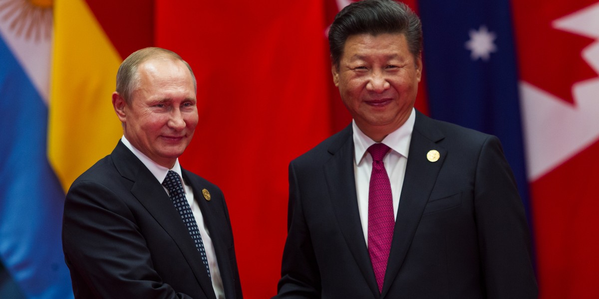 Przyw&oacute;dca Chin Xi Jinping oraz prezydent Rosji Władimir Putin.