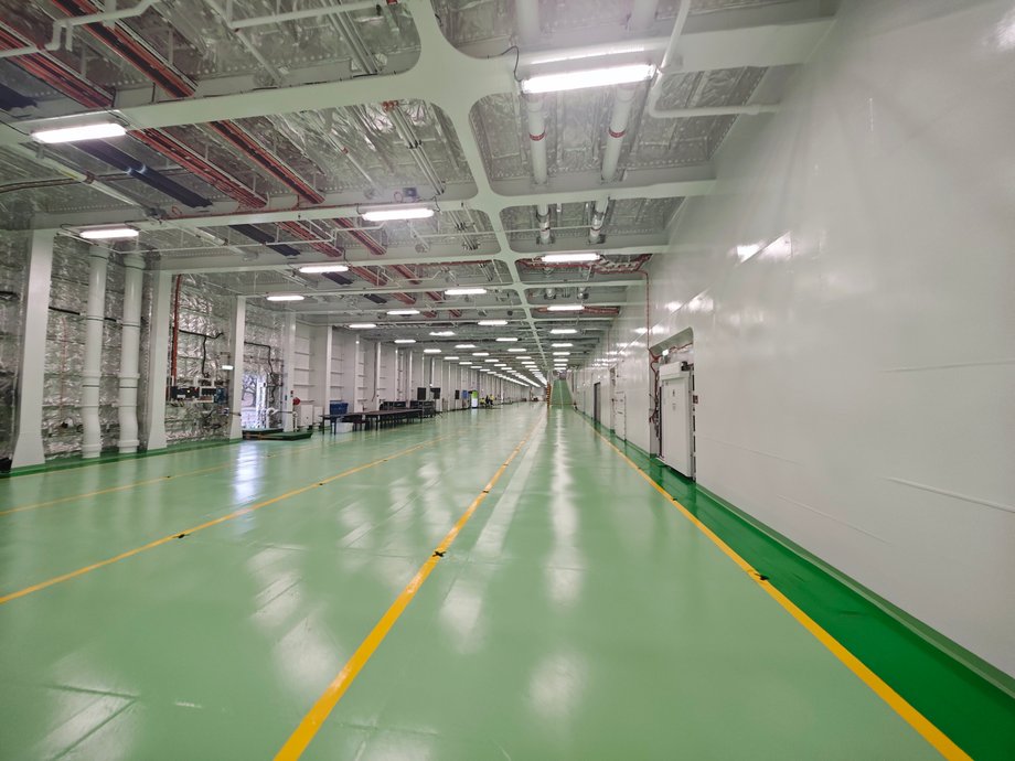 Przestrzeń dla ciężar&oacute;wek na promie Jantar Unity