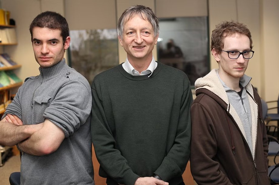 Ilya Sutskever, Geoffrey Hinton i Alex Krizhevsky. Ich praca nad systemem AI AlexNet sprawiła, że Jensen Huang w 2013 roku skierował Nvidię na tory producenta akcelerator&oacute;w.