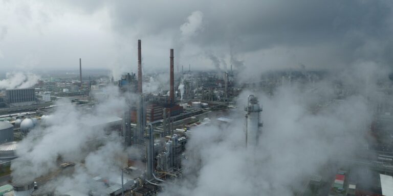 UE ułatwia przepisy ETS – odczuj ulgę dla przemysłu