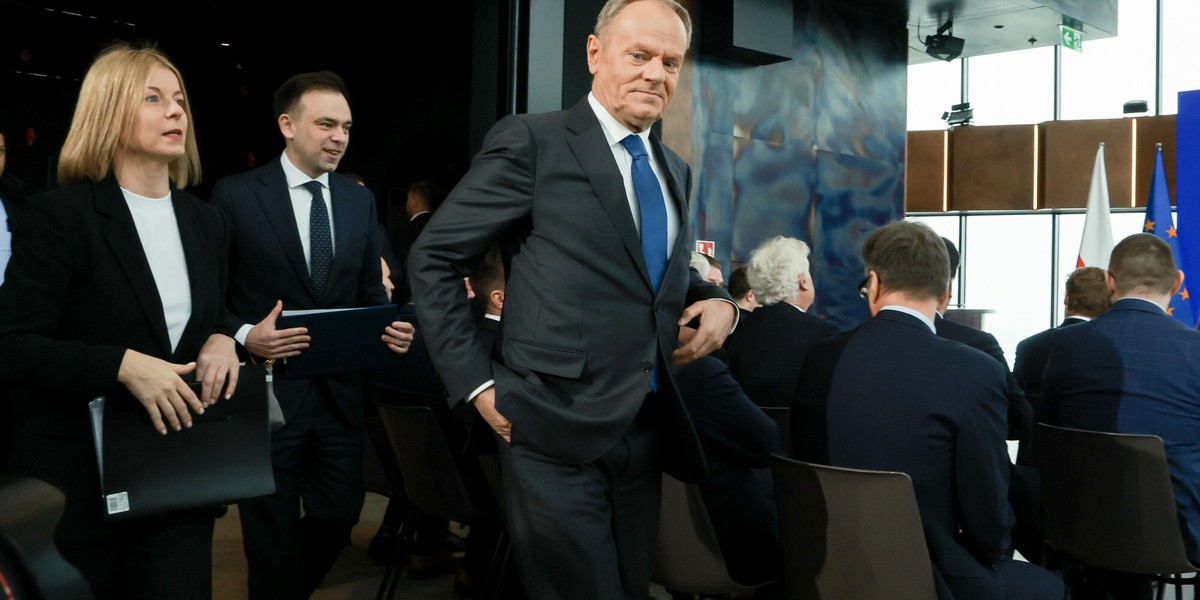 Niemcy zazdroszczą Polsce? Tusk ujawnia irytację sąsiadów 2 Donald Tusk (na pierwszym planie)