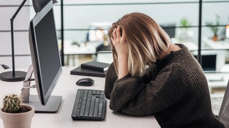 Zautomatyzuj pracę, by wyprzedzić konkurencję. Nowe boty już tu są.