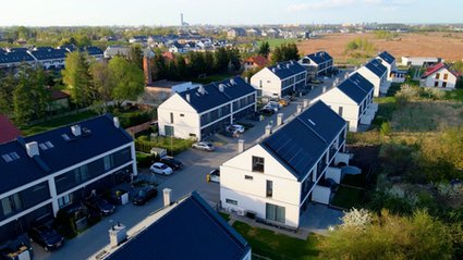 W aglomeracjach połowa nowych dom&oacute;w ma mniej niż 100 m kw. To już rynkowa norma