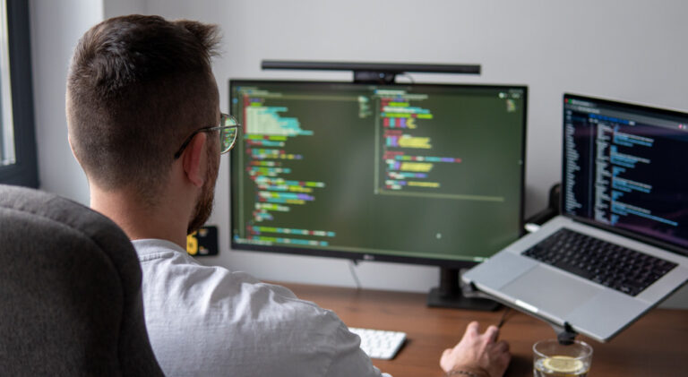 Gigant technologiczny rezygnuje z 4-dniowego tygodnia pracy, stawiając na elastyczność zatrudnienia