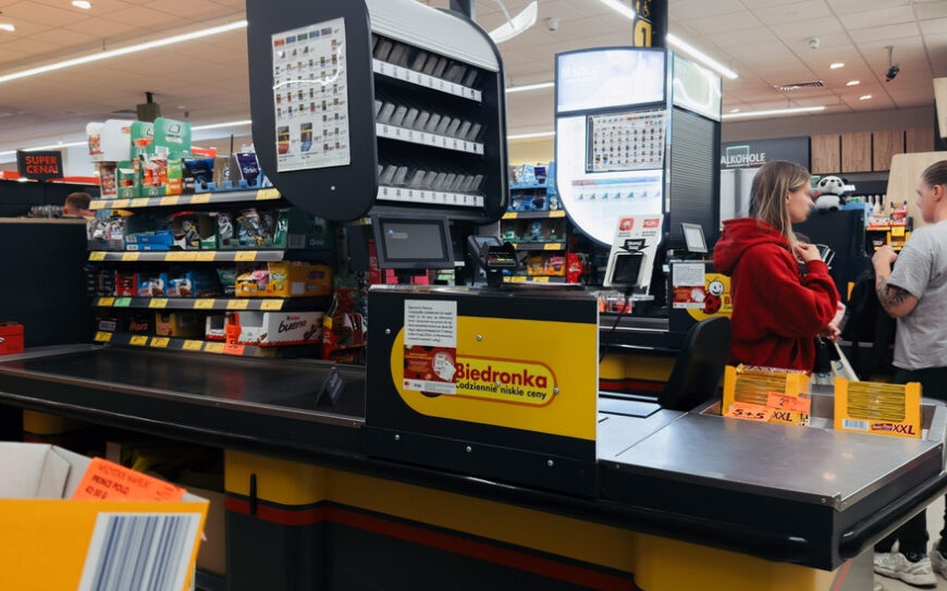Biedronka wypłaca pracownikom rekordowe premie &ndash; sprawdź szczeg&oacute;ły