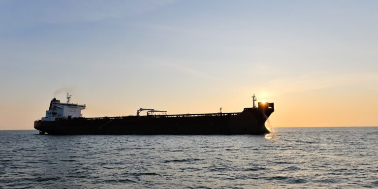 Indie wznowiły import ropy z Rosji: sprawdź, co to oznacza