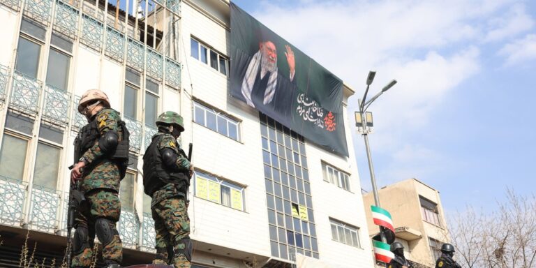 Złoto w cieniu konfliktu: Czy Polacy odważą się inwestować?