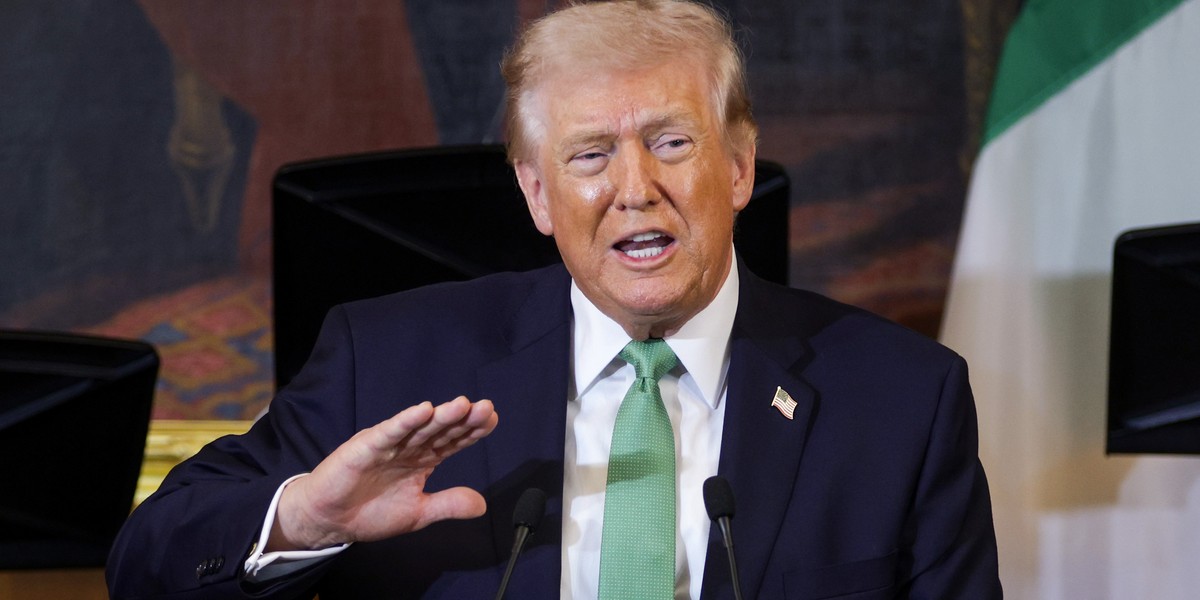 Prezydent Stan&oacute;w Zjednoczonych Donald Trump