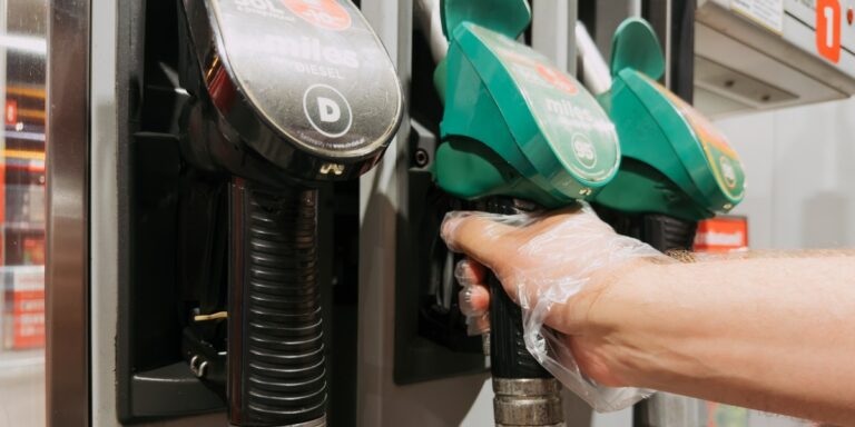 Sejm zatwierdza zmiany w CPN: Sprawdź, ile zapłacisz za paliwo już wkrótce Sejm zatwierdza zmiany w CPN: Sprawdź, ile zapłacisz za paliwo już wkrótce