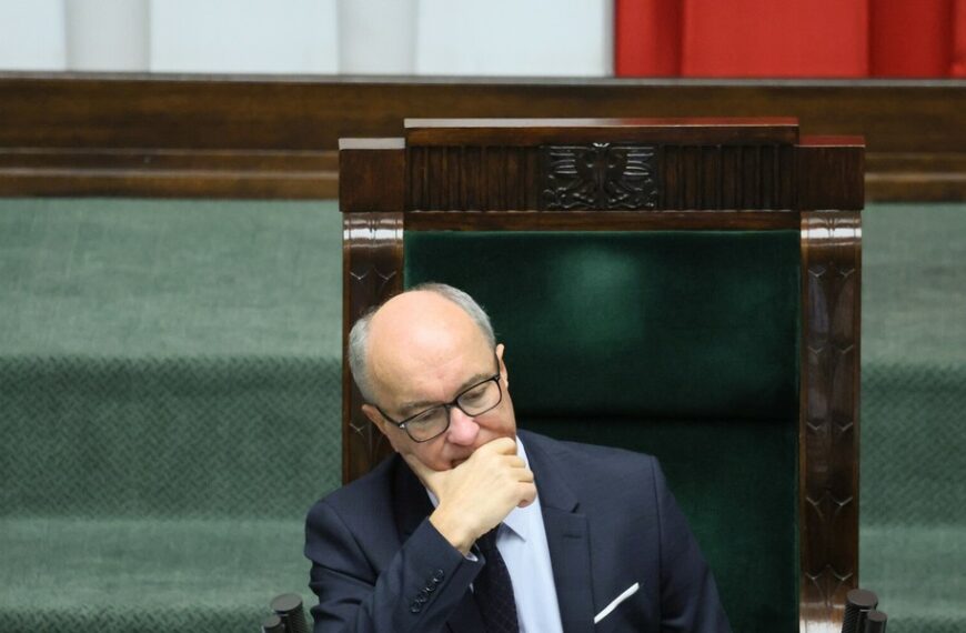 Marszałek Sejmu: Lukę w rejestrze korzyści wyjaśniono