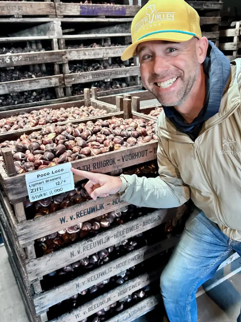 Andrew zebrał kapitał ze znajomymi i spędził sześć tygodni, obserwując rolnika