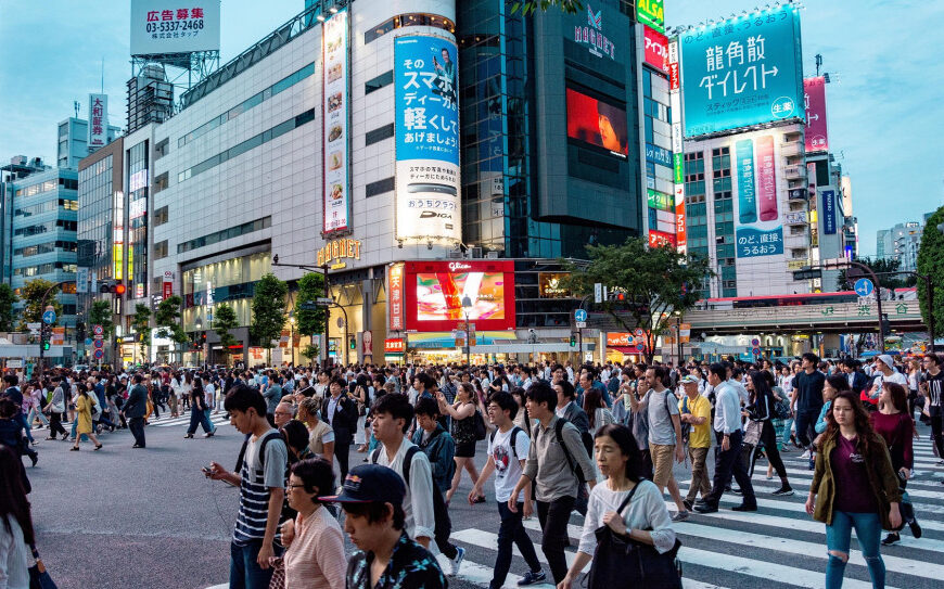 Japońskie Dylematy Kobiet: Jak Pracować i Zachować R&oacute;wność w Kraju Kwitnącej Wiśni