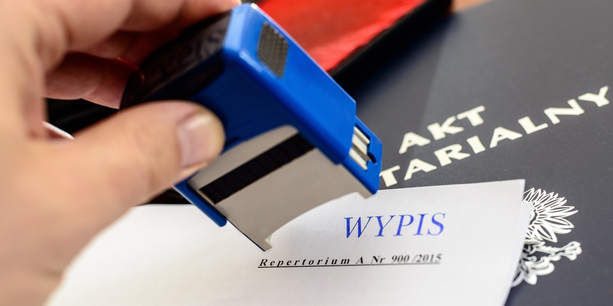 Zmień swoje ustawienia spadkowe: nowe prawo ułatwia dziedziczenie 2 Notariusz po transakcji przekazuje dane o jej parametrach do centrali. Wkrótce niektóre dane będą widoczne dla każdego.