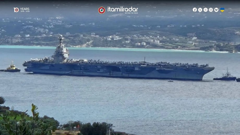 USS Gerald R Ford wpływa do portu Suda