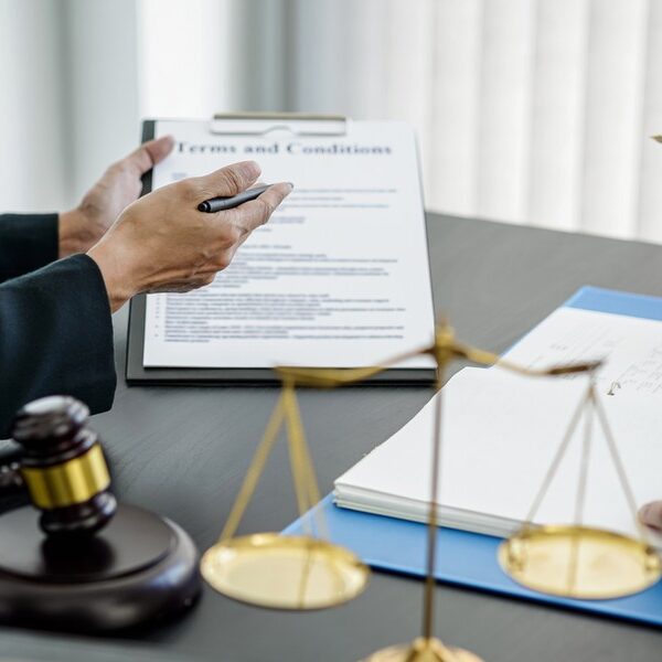 Główna 73 Kiedy niepewność rośnie: czy prawnik to Twój obecny…