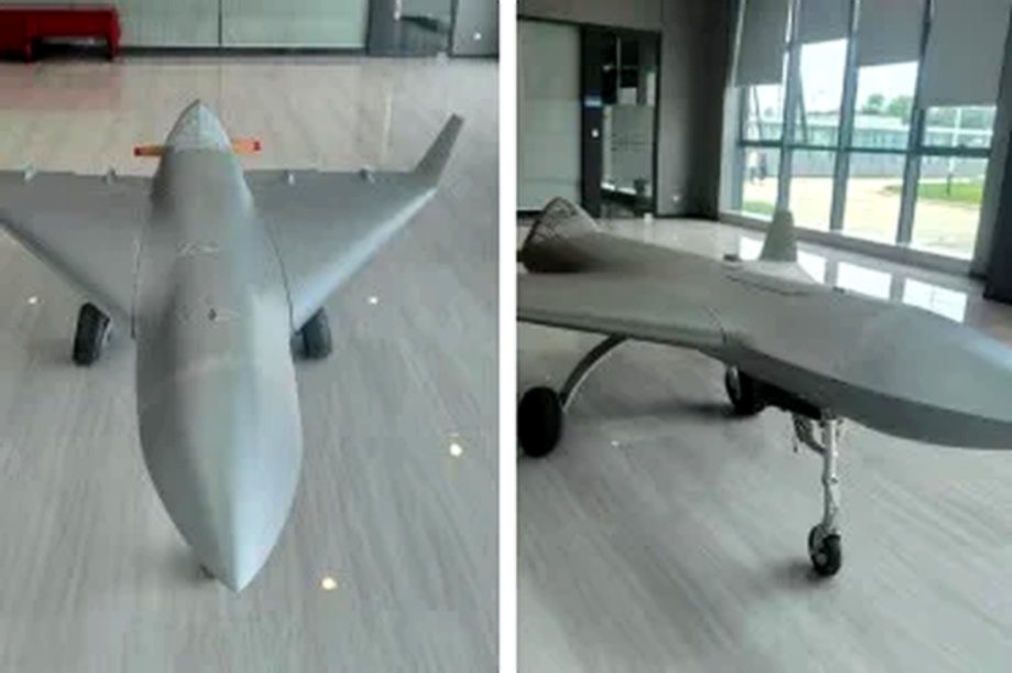 Dron przedstawiony i określony jako &bdquo;dron samob&oacute;jczy&rdquo; w katalogu sprzedawcy z portalu Alibaba