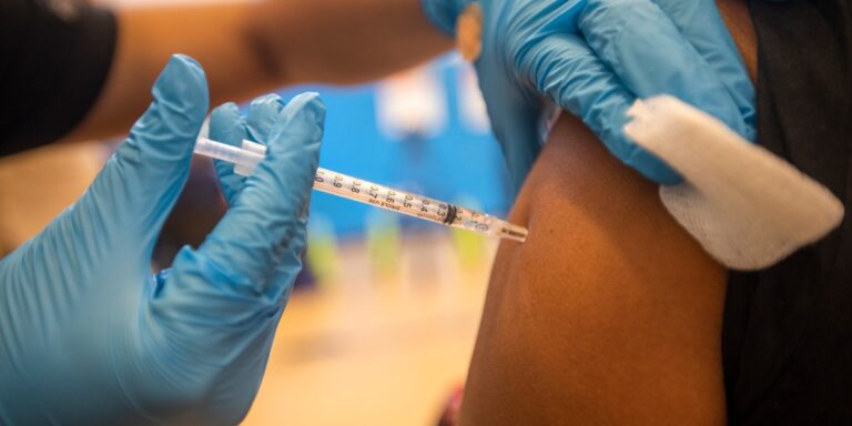 Dokumenty CIA ujawniają: psychodeliki w szczepionkach i piwie?