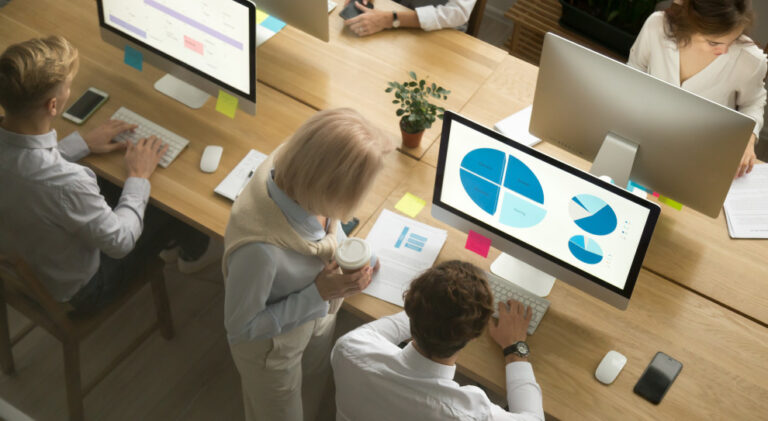 Firmy stawiają na AI, tracąc z oczu zespół. Sprawdź kosztowne konsekwencje