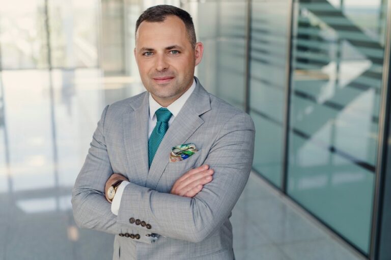 Raport CTP: Sprawdź, dlaczego pracownicy magazynów i produkcji masowo odchodzą.