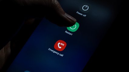 Nie robisz tego w swoim smartfonie? Eksperci ostrzegają przed konsekwencjami